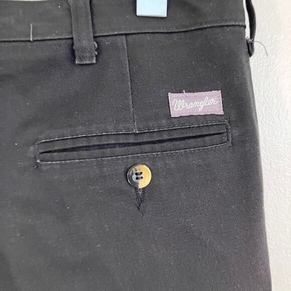 Wrangler Riata Black cotton trousers with a straight leg‎ and tapered fit - Picture 4 of 8